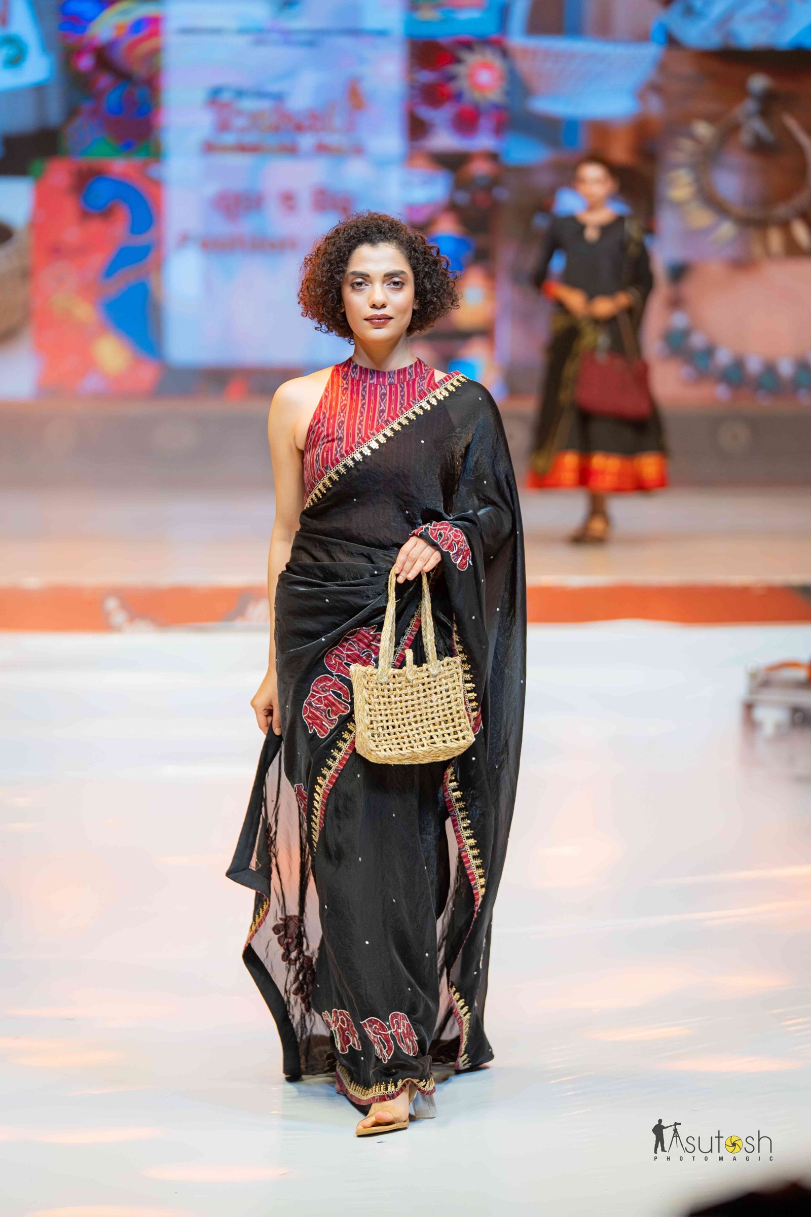 Suta O Silpa Look 3
